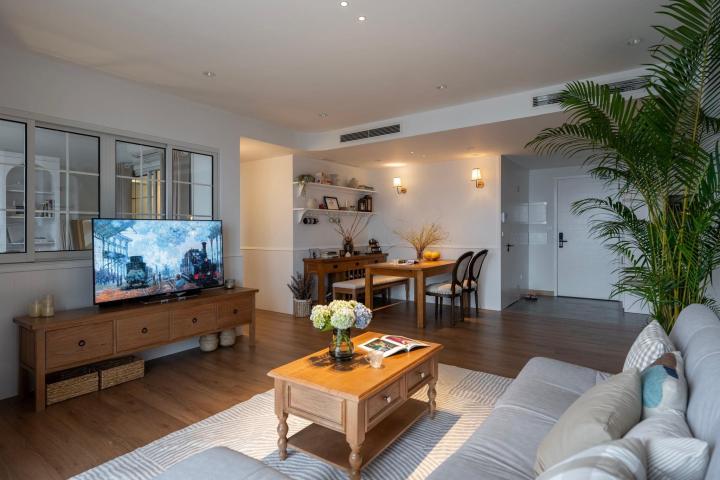 Căn nhà mang âm hưởng châu Âu giữa trung tâm thủ đô của gia đình 3 người